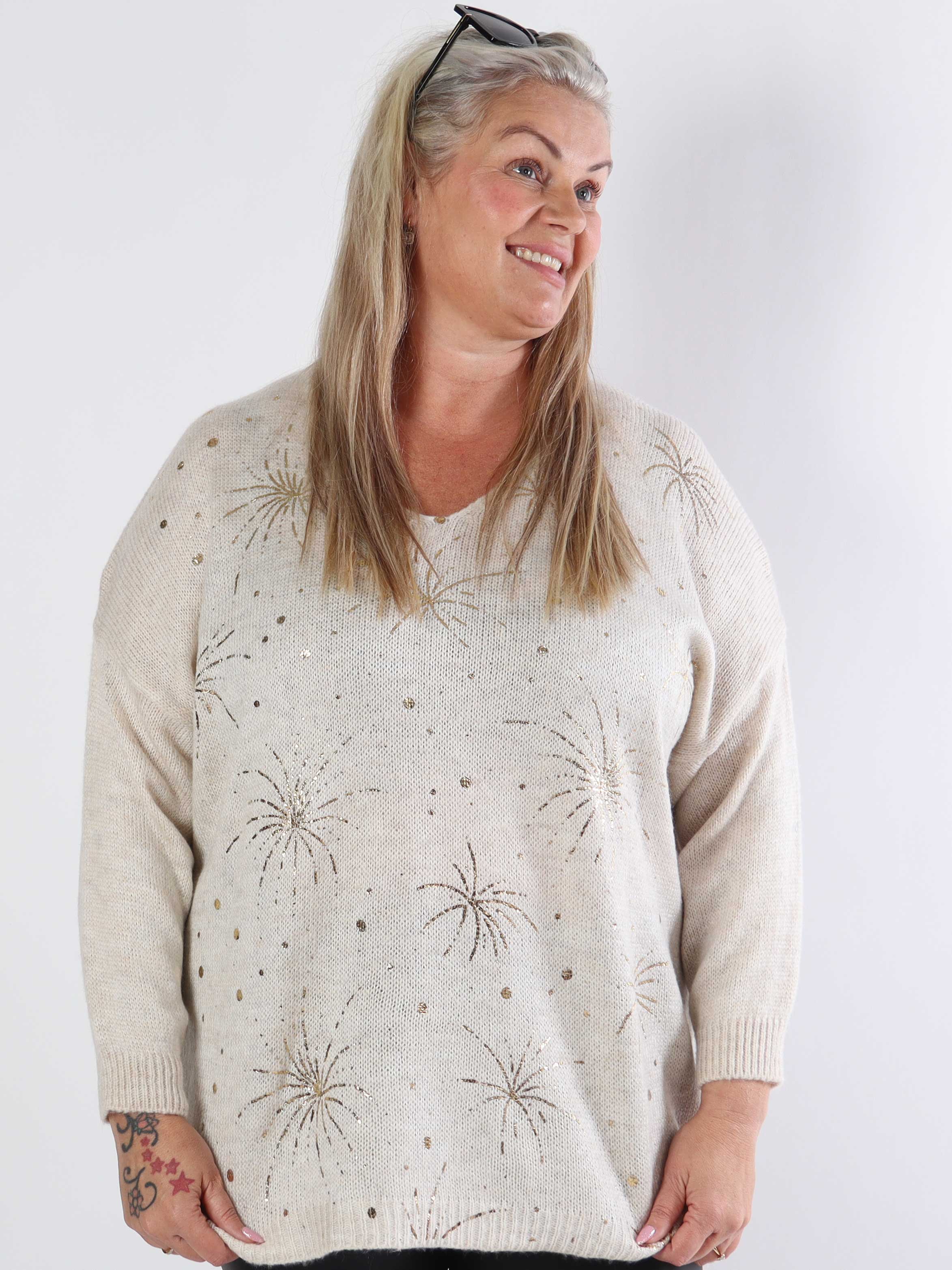 Omaria - Plus size strikbluse med fyrværkeri på